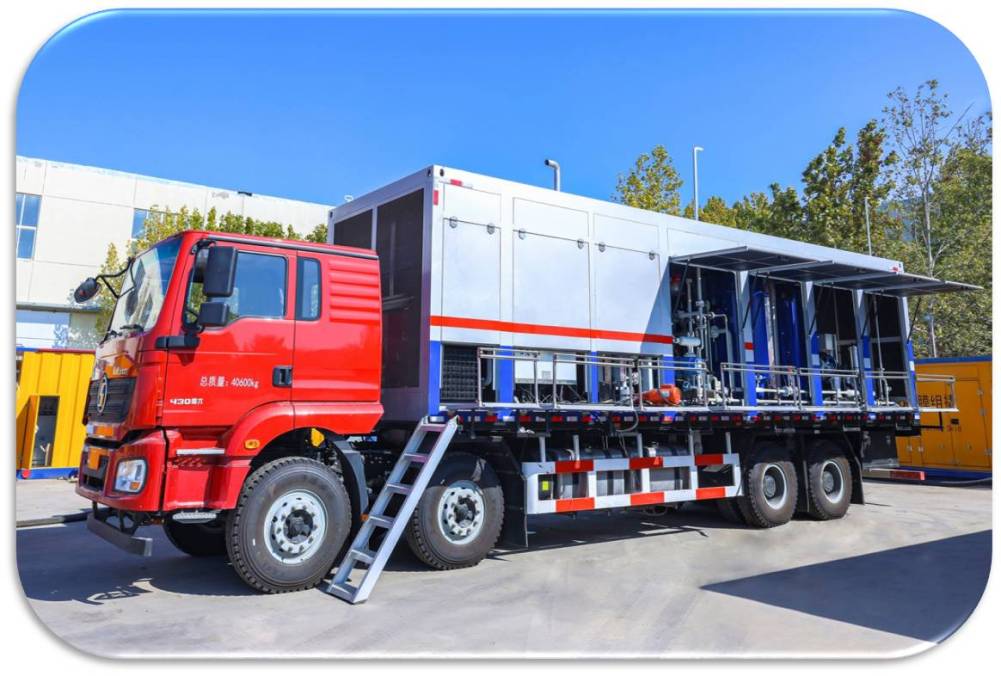 天然气气举车左侧